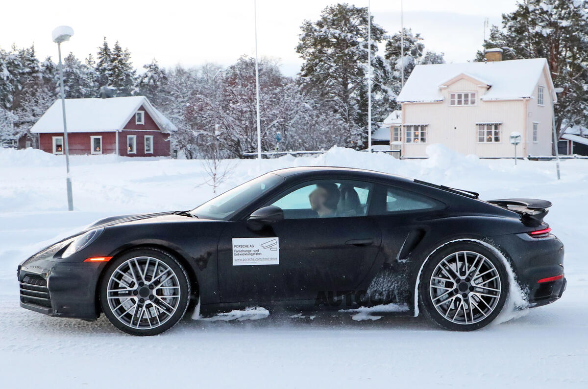 Porsche 992 Turbo facelift 8