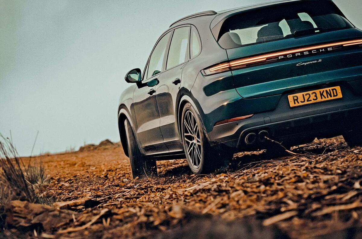 Porsche Cayenne S rear drift Porsche Cayenne S rear drift