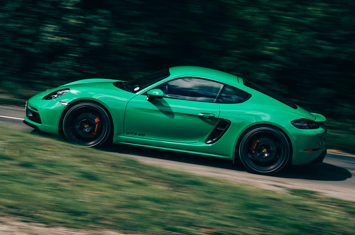 Porsche Cayman GTS 4.0   tracking side Porsche Cayman GTS 4.0   tracking side