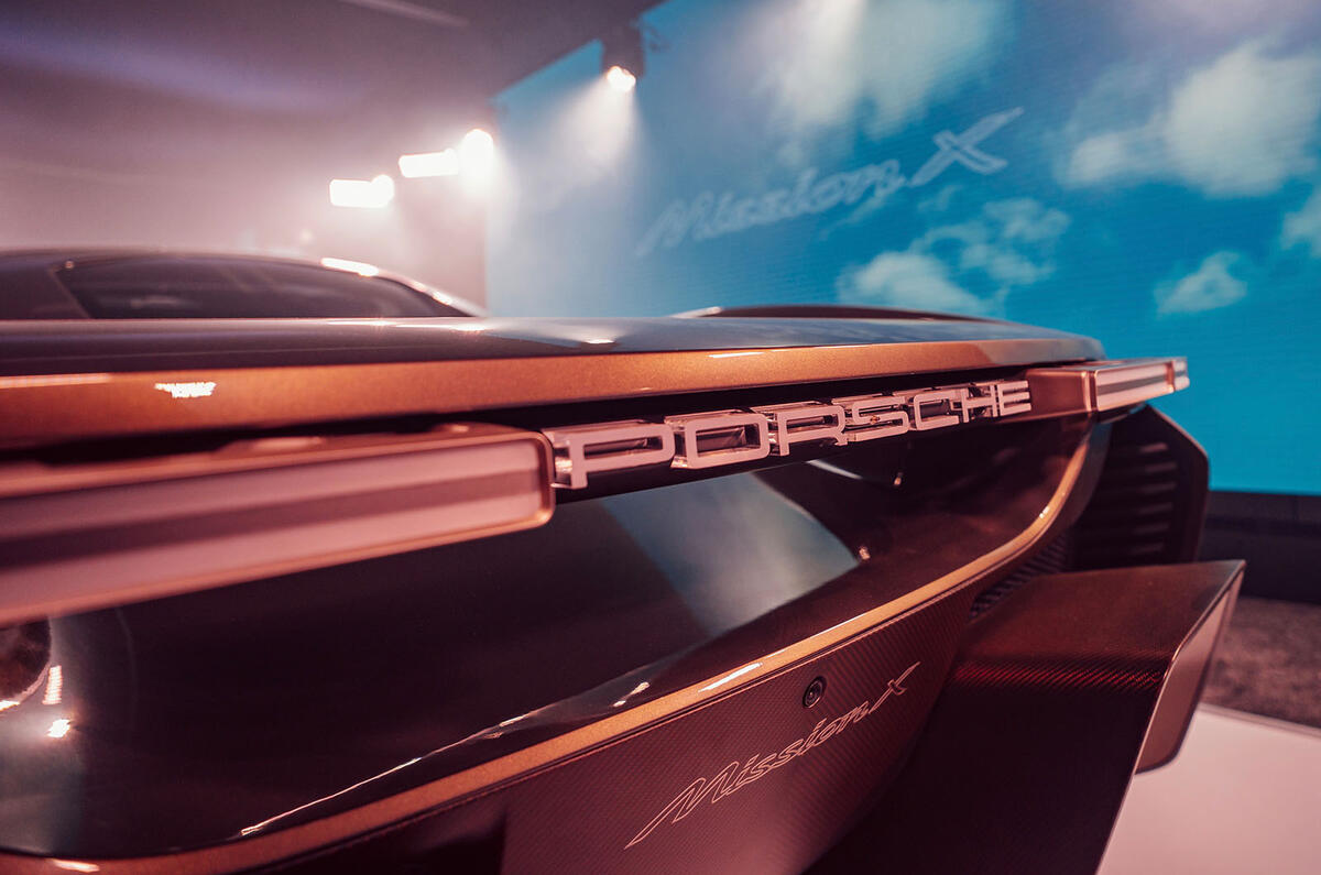 Porsche REAR LIGHTBAR Porsche REAR LIGHTBAR
