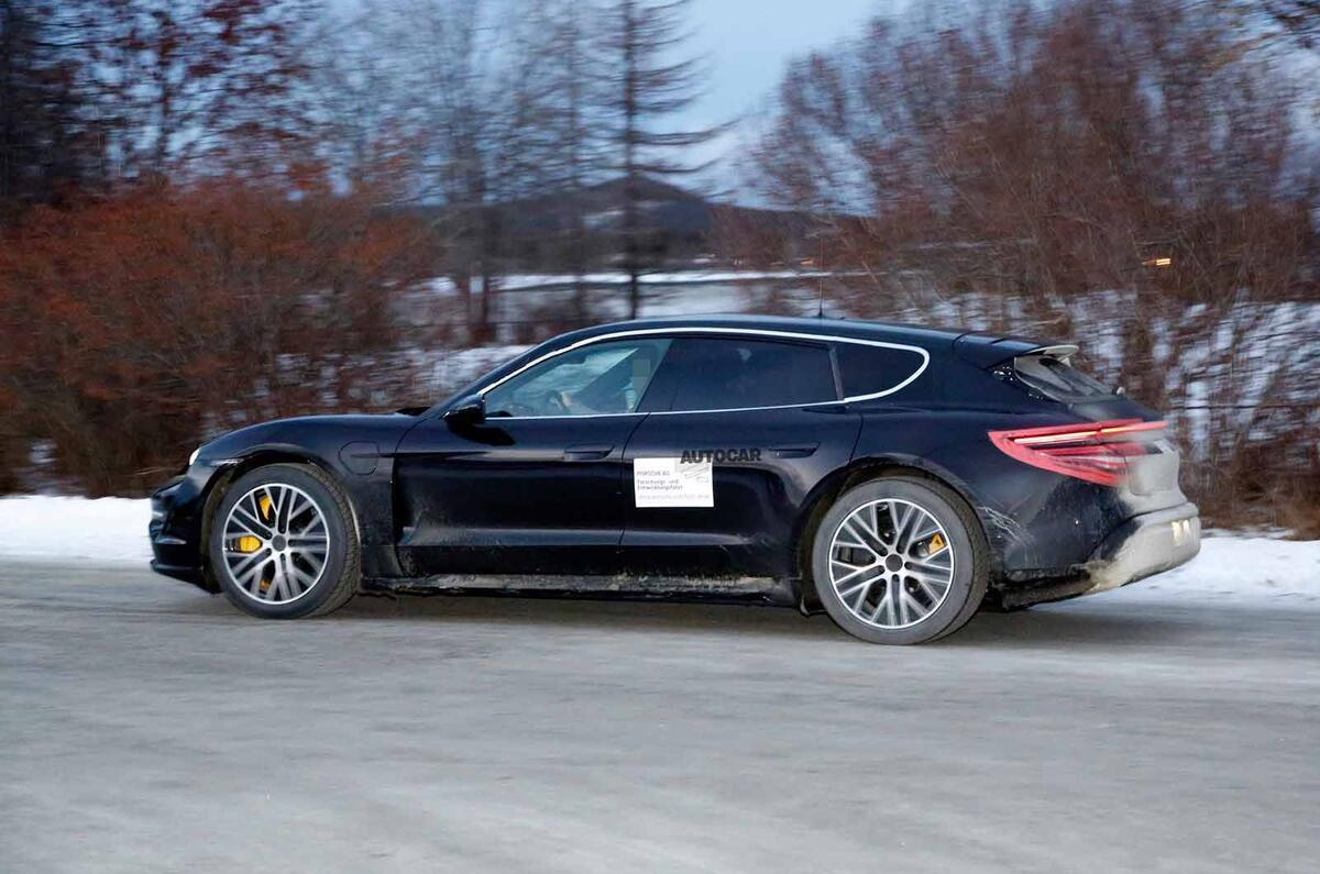 Porsche Taycan Cross Turismo side 3/4