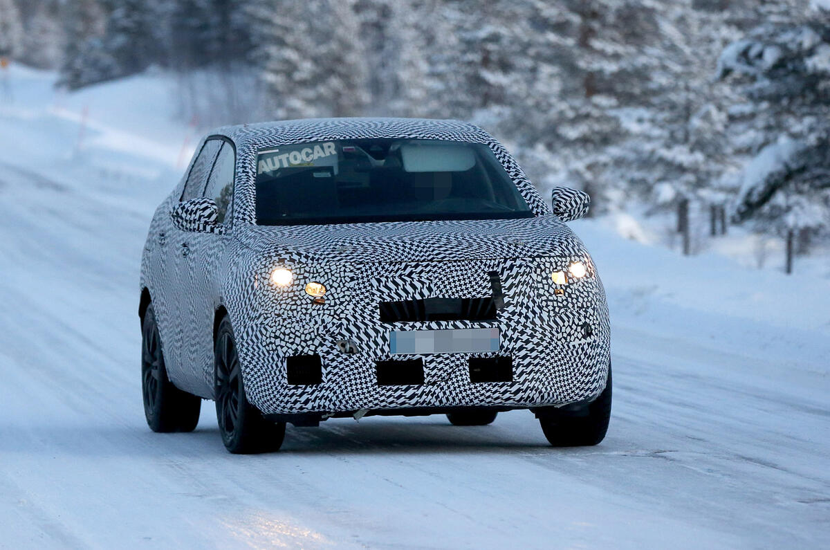 Peugeot 3008 spy shots testing
