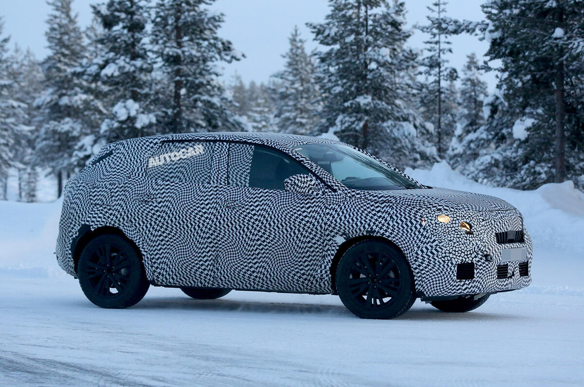 Peugeot 3008 spy shots testing