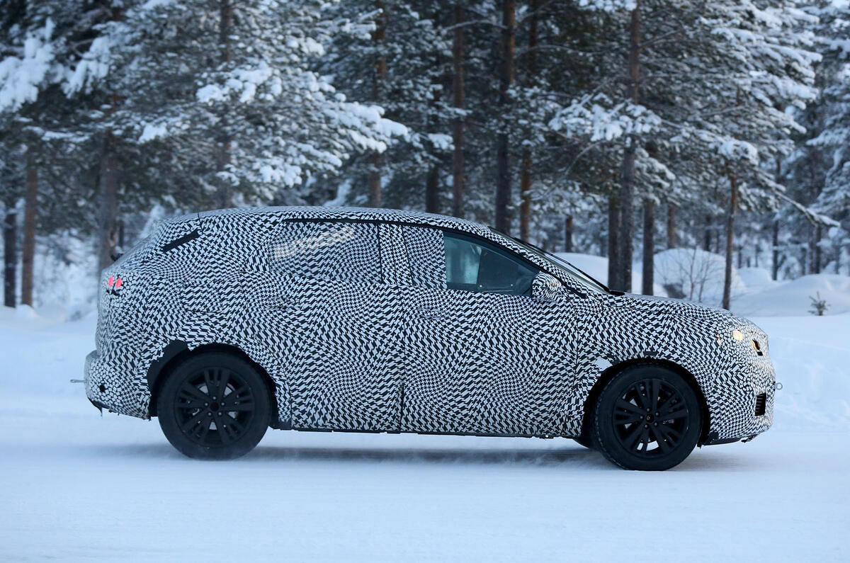 Peugeot 3008 spy shots testing