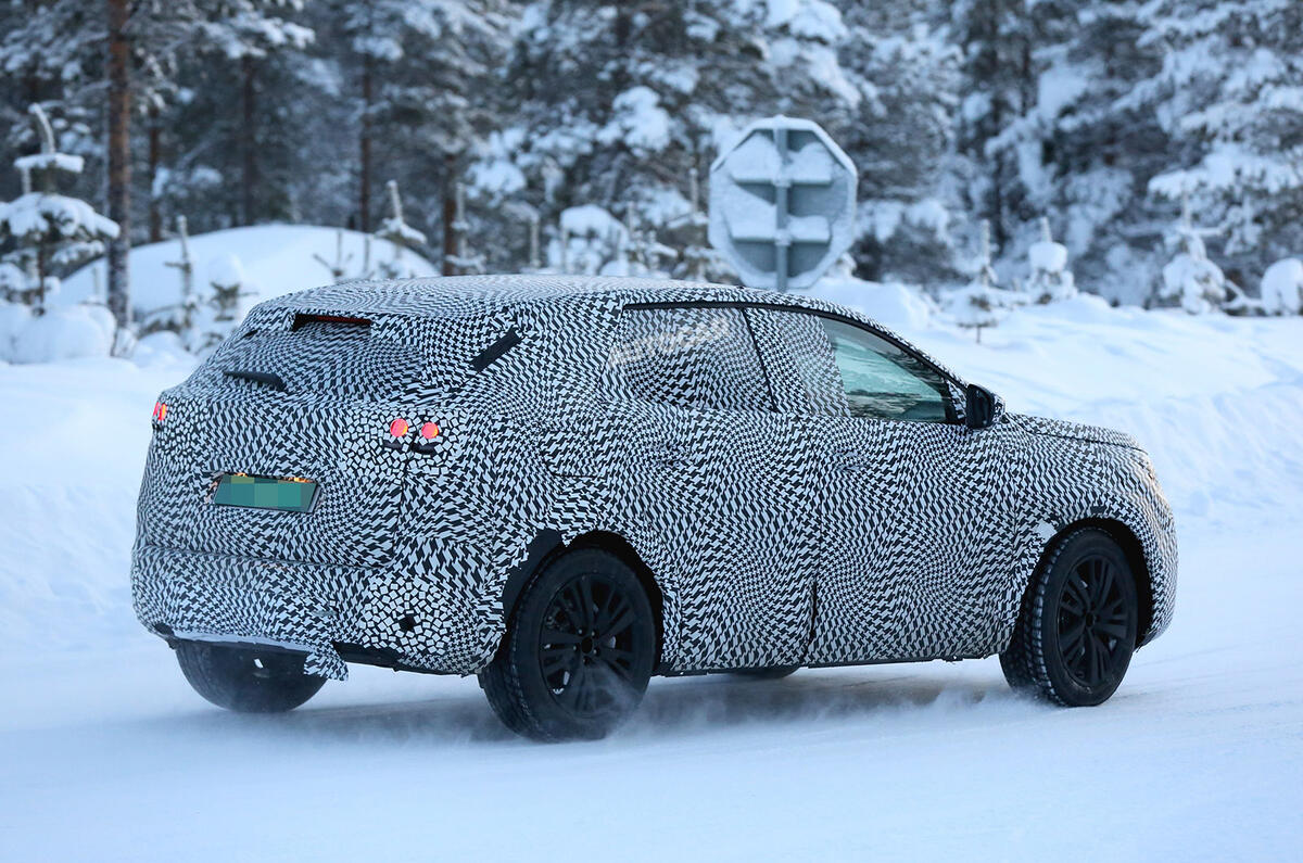Peugeot 3008 spy shots testing