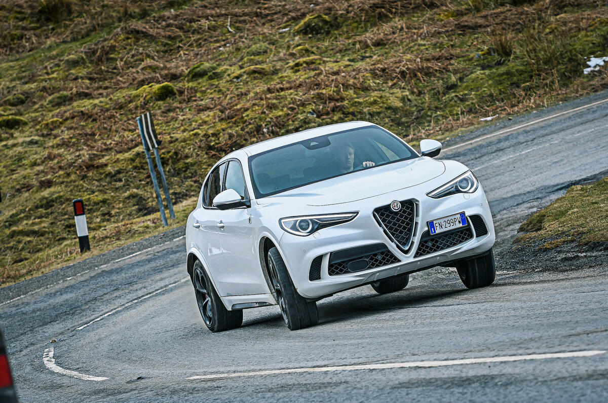 Alfa Romeo Stelvio vs Porsche Macan