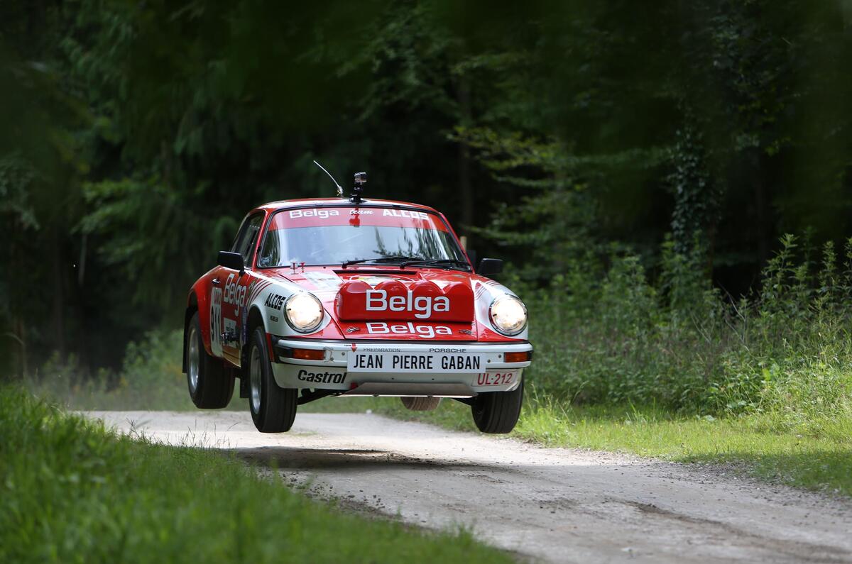 PORSCHE 911