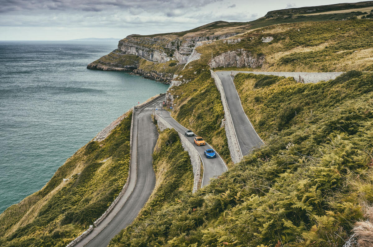 Alpine A110 vs Abarth 124 Spider vs Ford Focus RS
