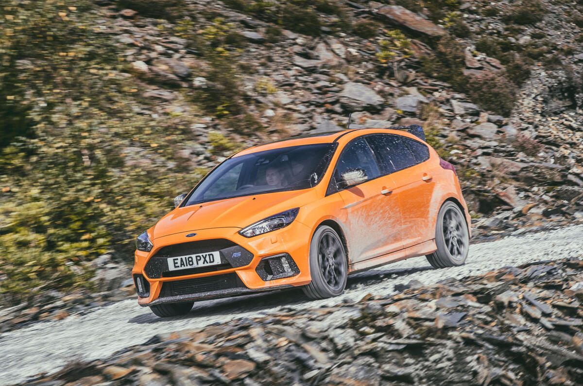 Alpine A110 vs Abarth 124 Spider vs Ford Focus RS