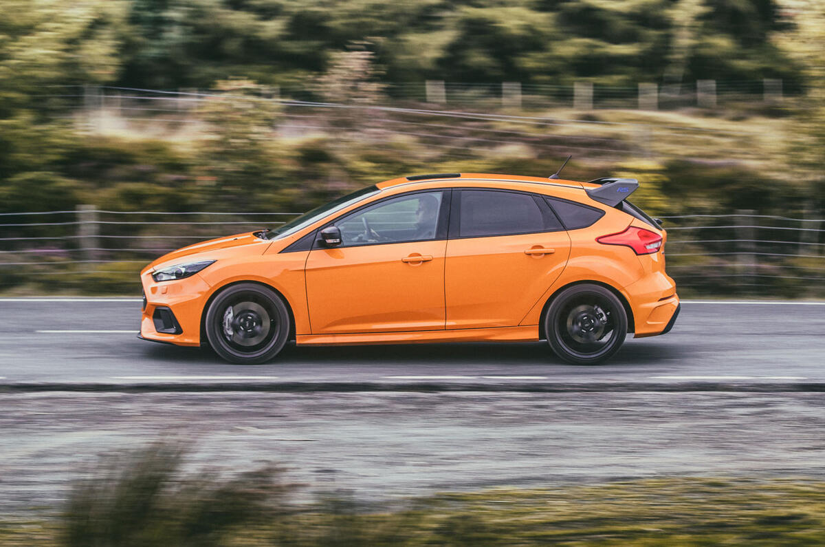 Alpine A110 vs Abarth 124 Spider vs Ford Focus RS