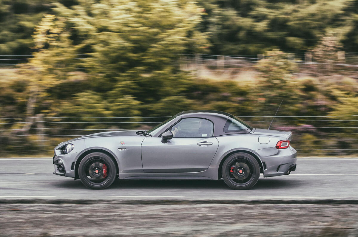 Alpine A110 vs Abarth 124 Spider vs Ford Focus RS