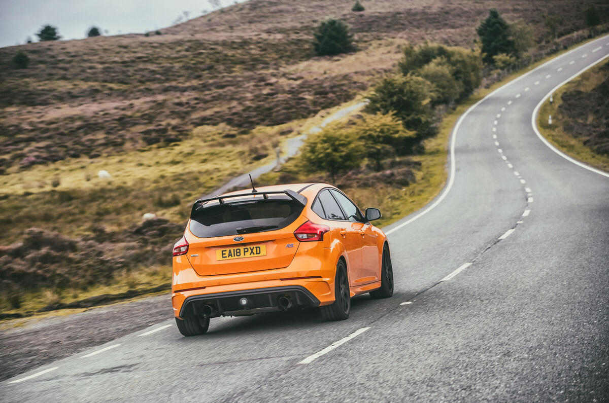 Alpine A110 vs Abarth 124 Spider vs Ford Focus RS