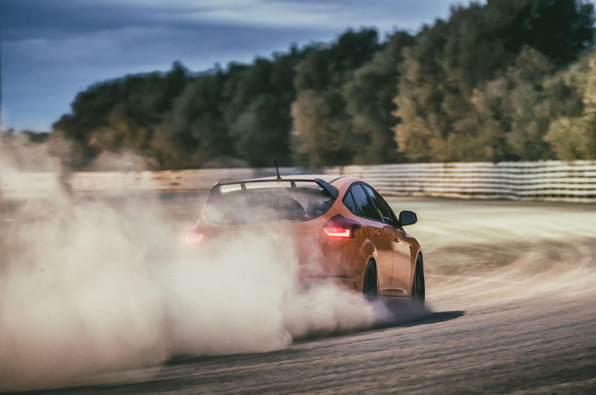 Alpine A110 vs Abarth 124 Spider vs Ford Focus RS