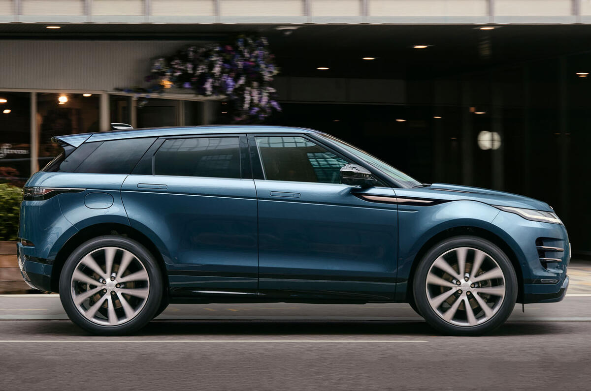 Range Rover Evoque 2023 side tracking
