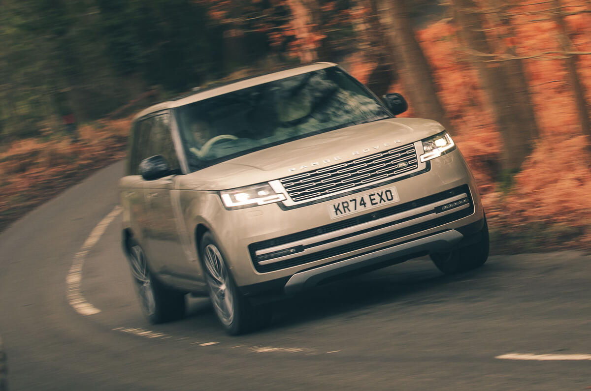 range rover phev 2025 front quarter tracking
