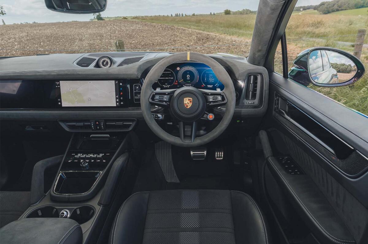 Range Rover Sport SV VS Porsche Cayenne E Hybrid Coupe PC interior