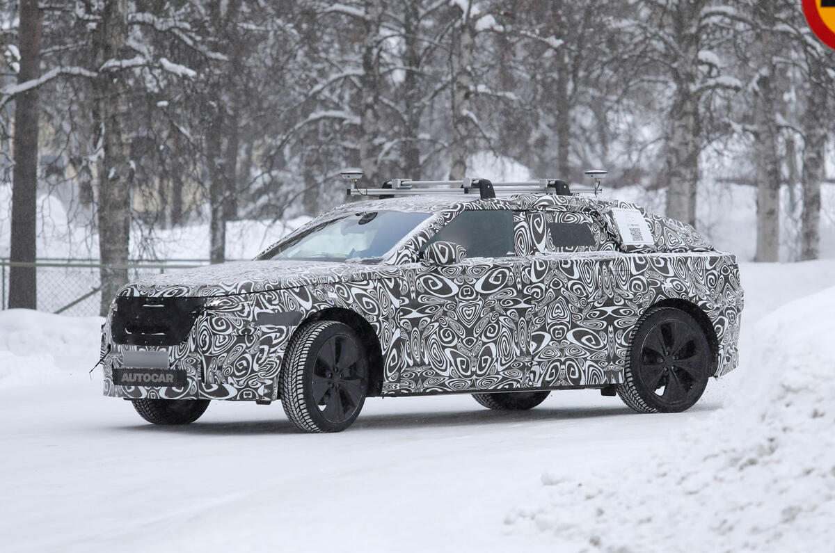 Range Rover Velar camo 3