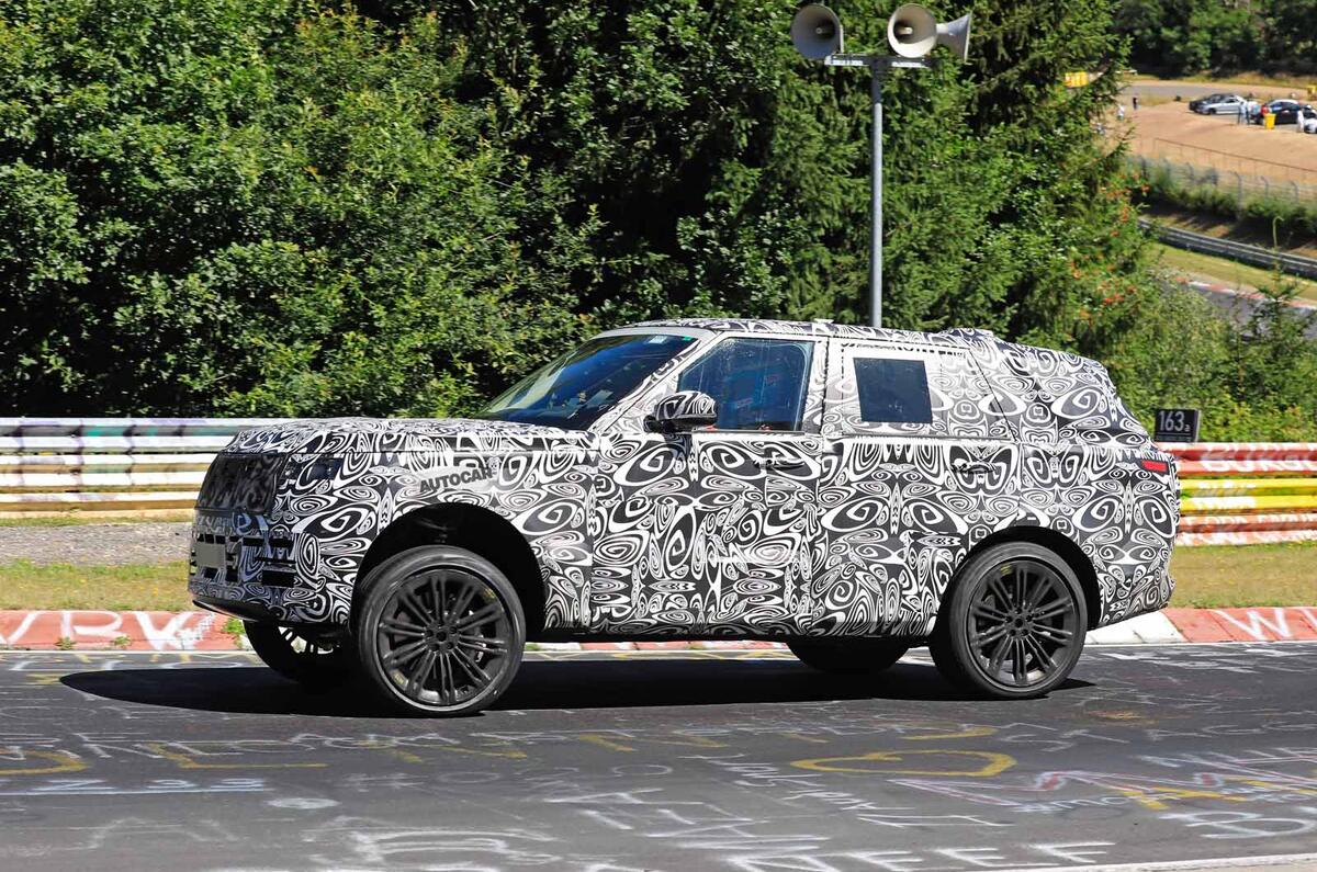 Range Rover prototype Nurburgring side front Range Rover prototype Nurburgring side front