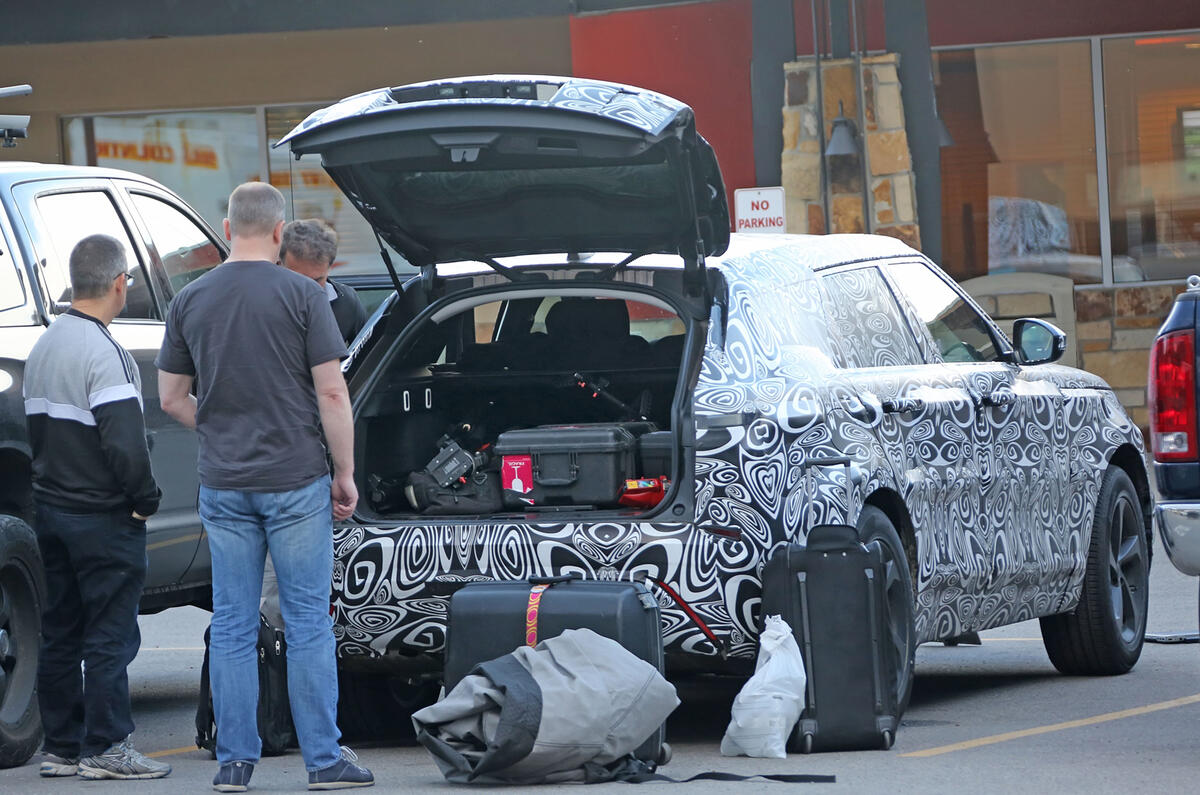 2017 Range Rover Sport Coupé spotted on video