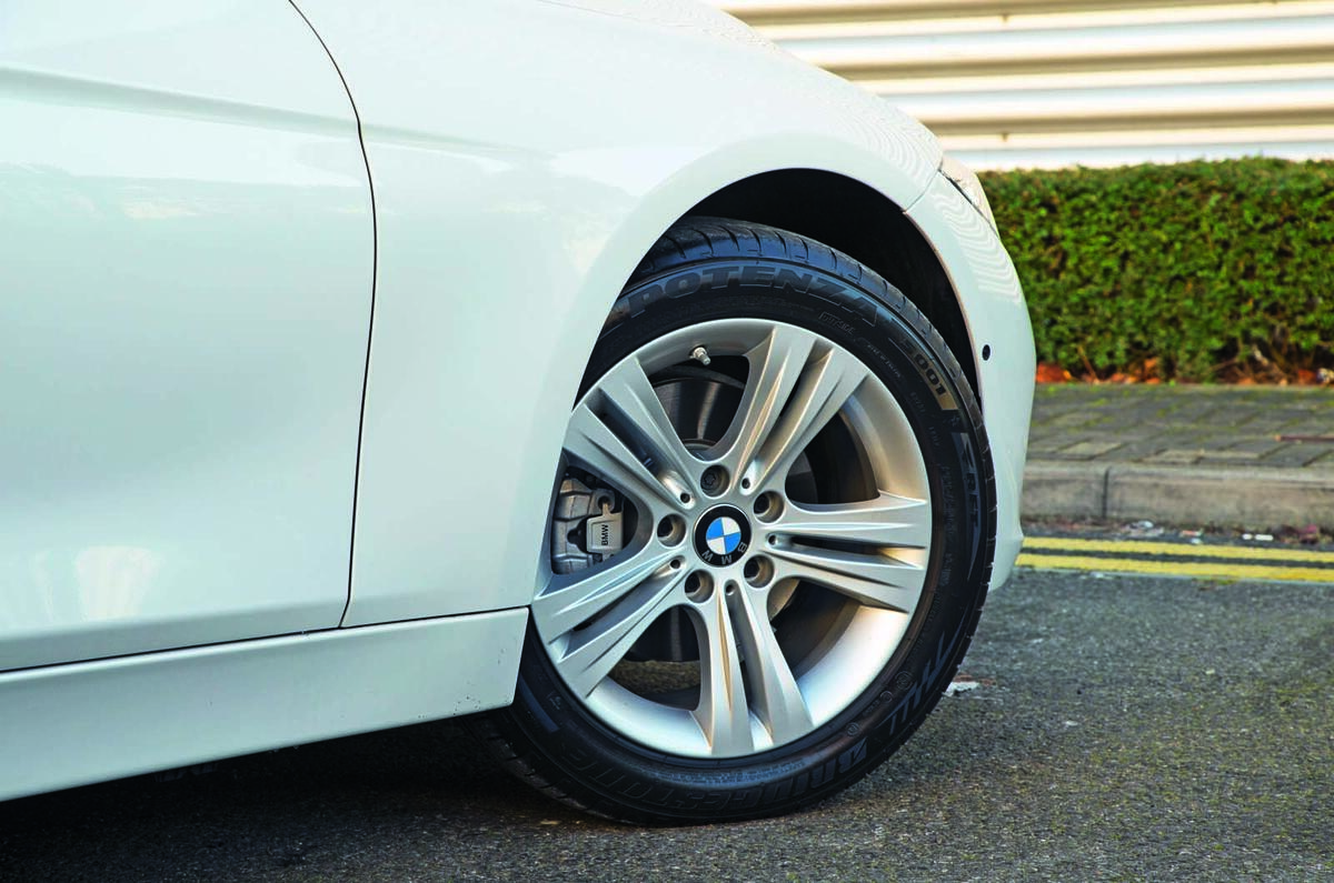 BMW 3 Series front alloy wheel