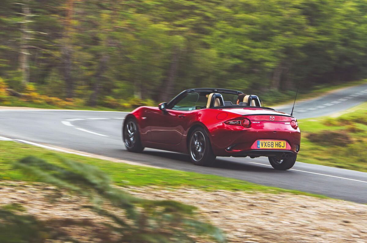Mazda MX-5 2.0 cornering