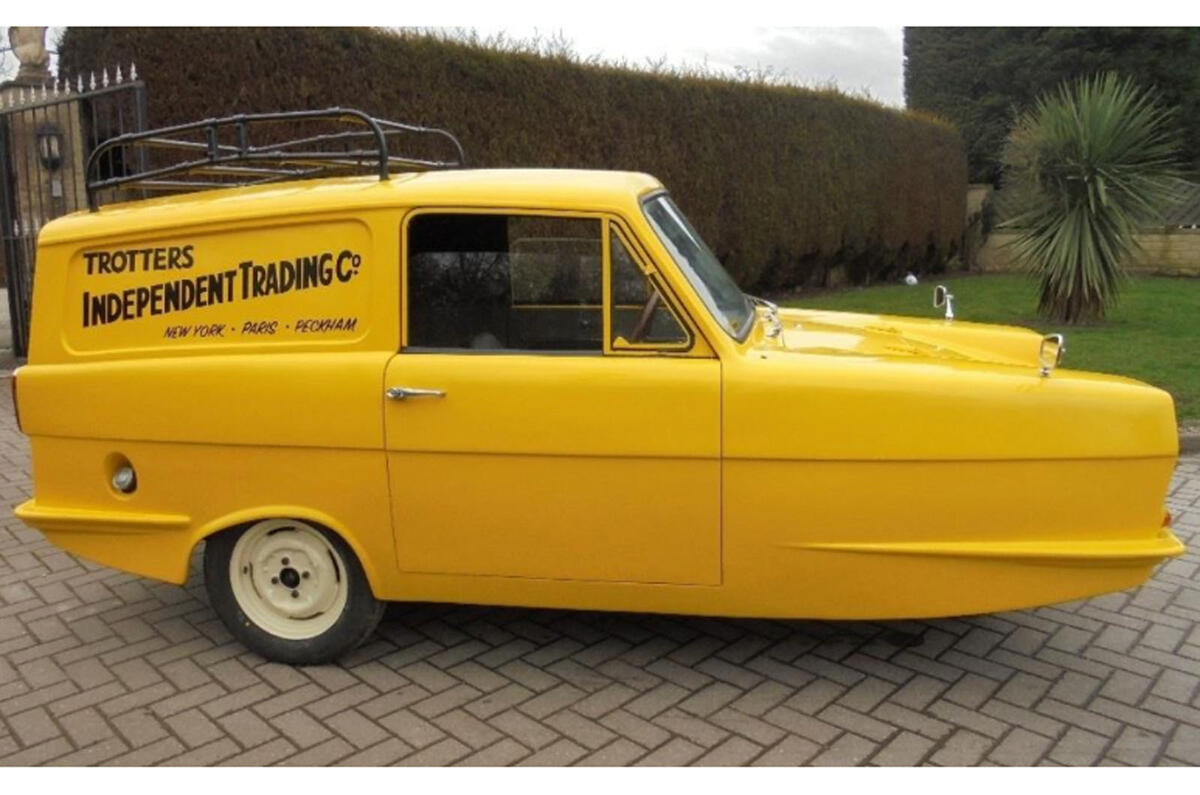 Reliant Regal van