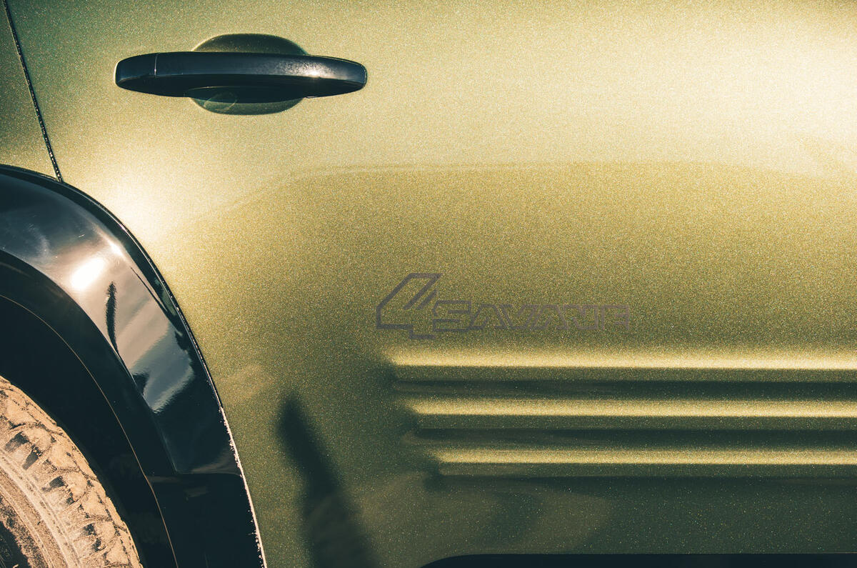 renault 4 savane 2025 jh door detail