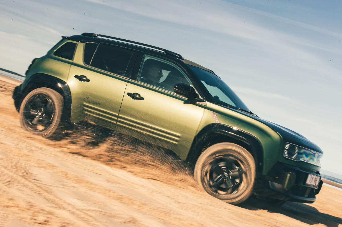 renault 4 savane 2025 jh front quarter tracking 2