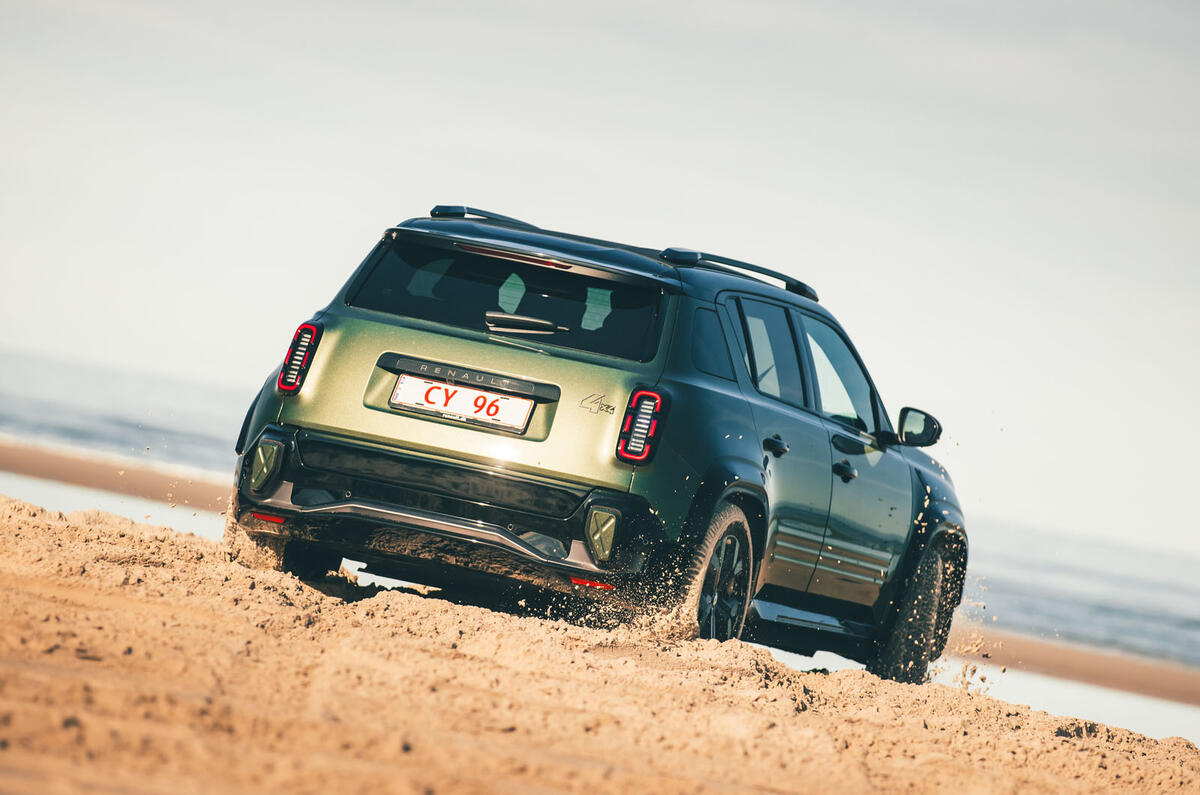 renault 4 savane 2025 jh rear quarter tracking