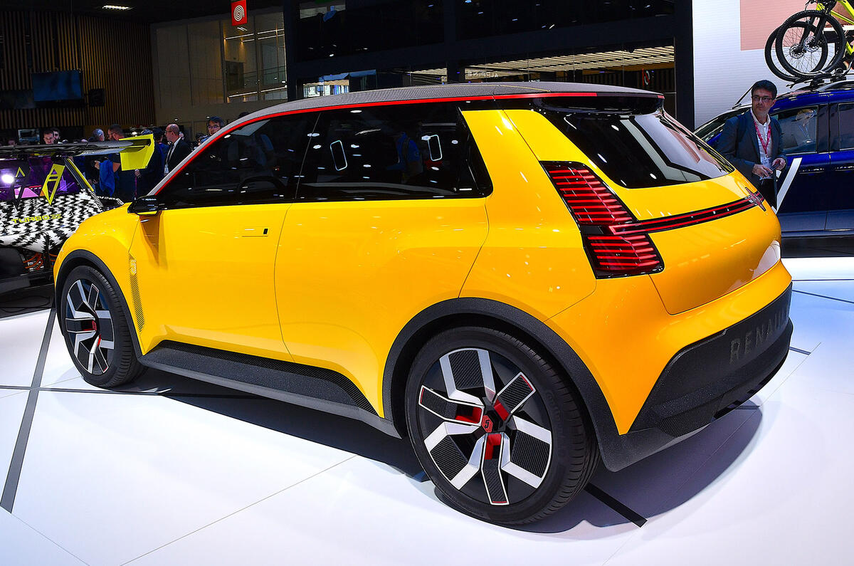 renault 5 concept paris motor show 02 side static renault 5 concept paris motor show 02 side static