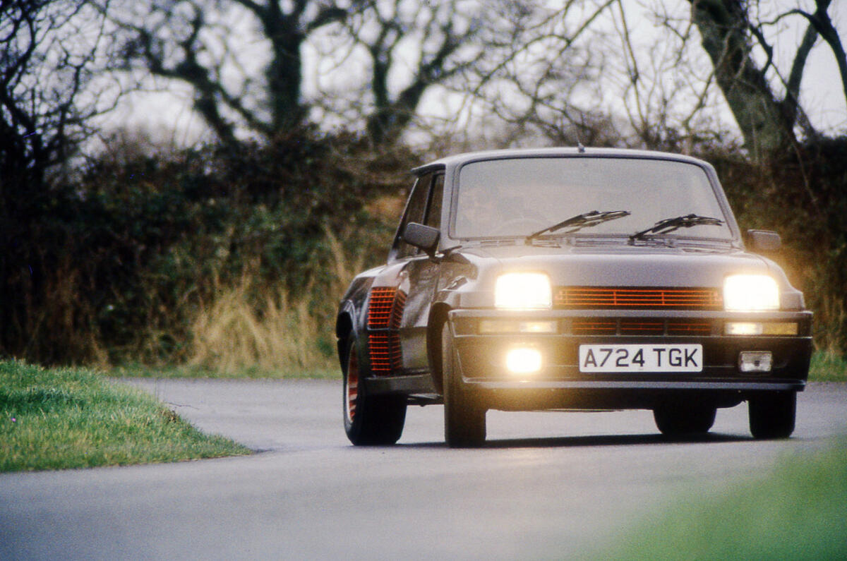 Renault 5 - tracking front Renault 5 - tracking front