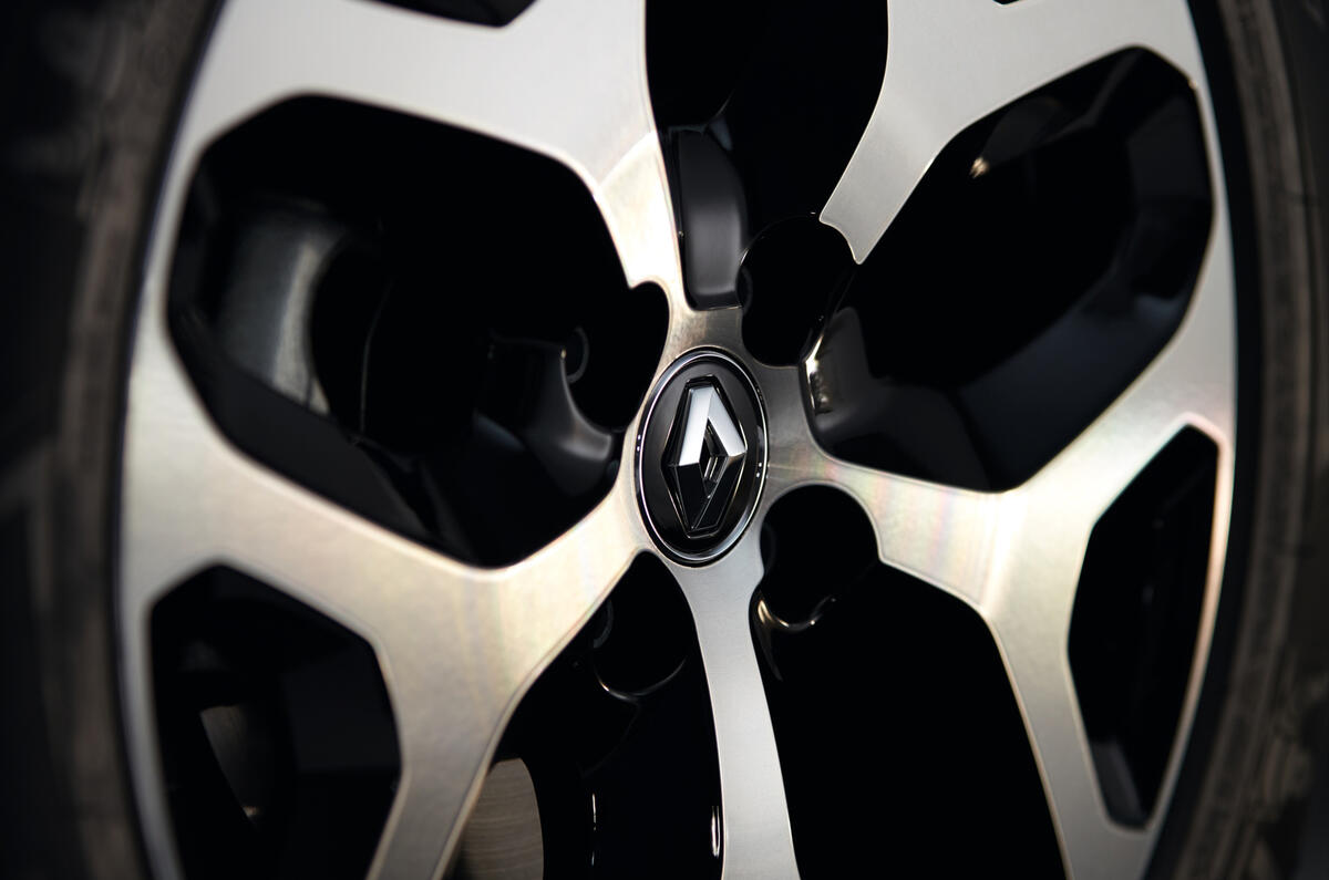 Facelifted Renault Captur on sale now priced from £15,355 