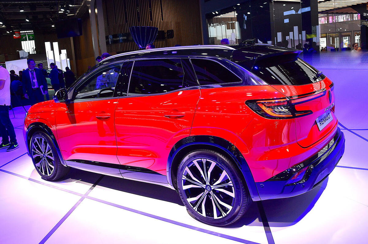 renault austral paris motor show 02 side static renault austral paris motor show 02 side static