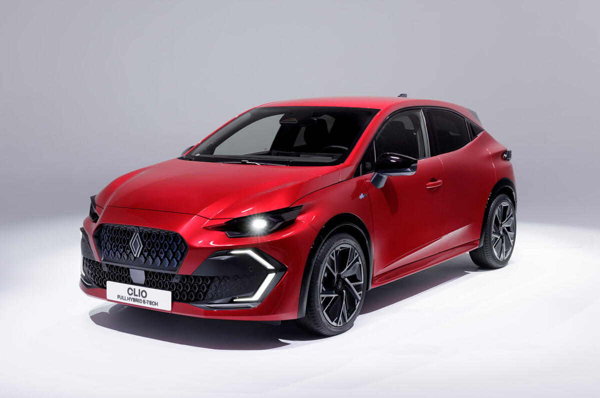 Renault Clio 2027 front quarter static