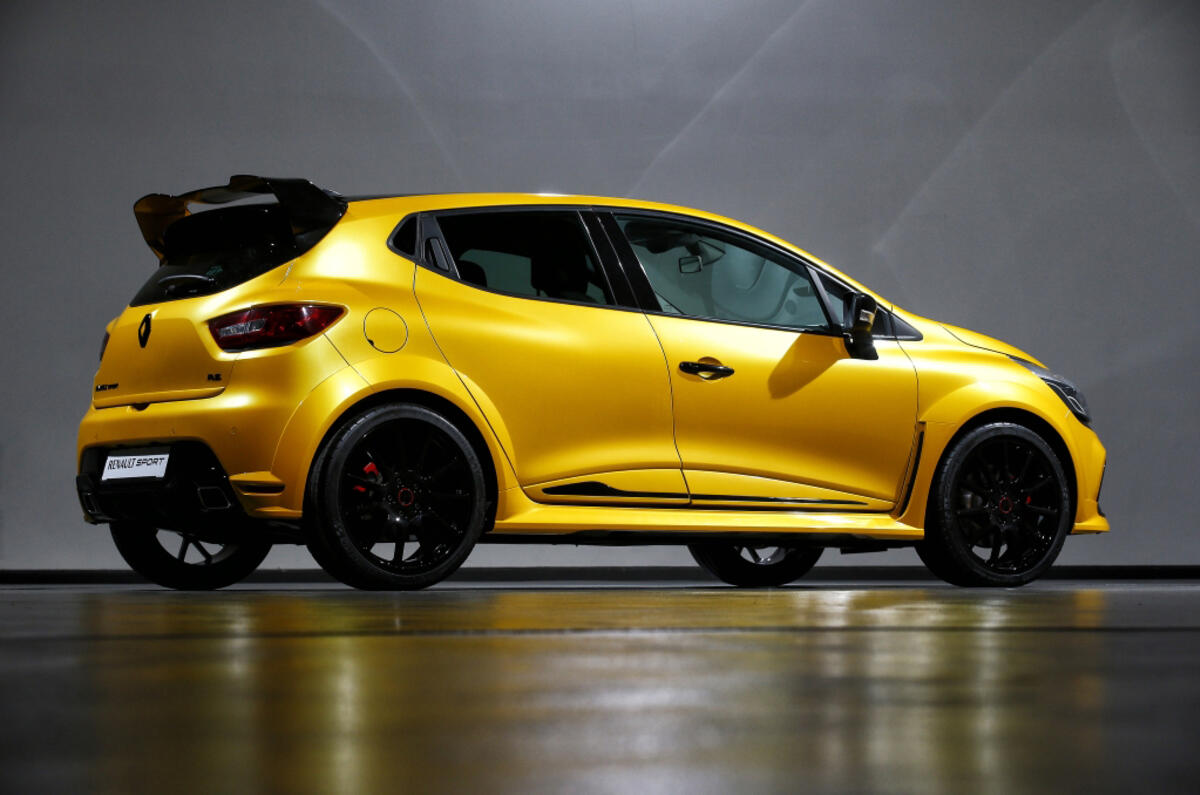 Renault Clio Renault Sport KZ 01 leaked picture wing