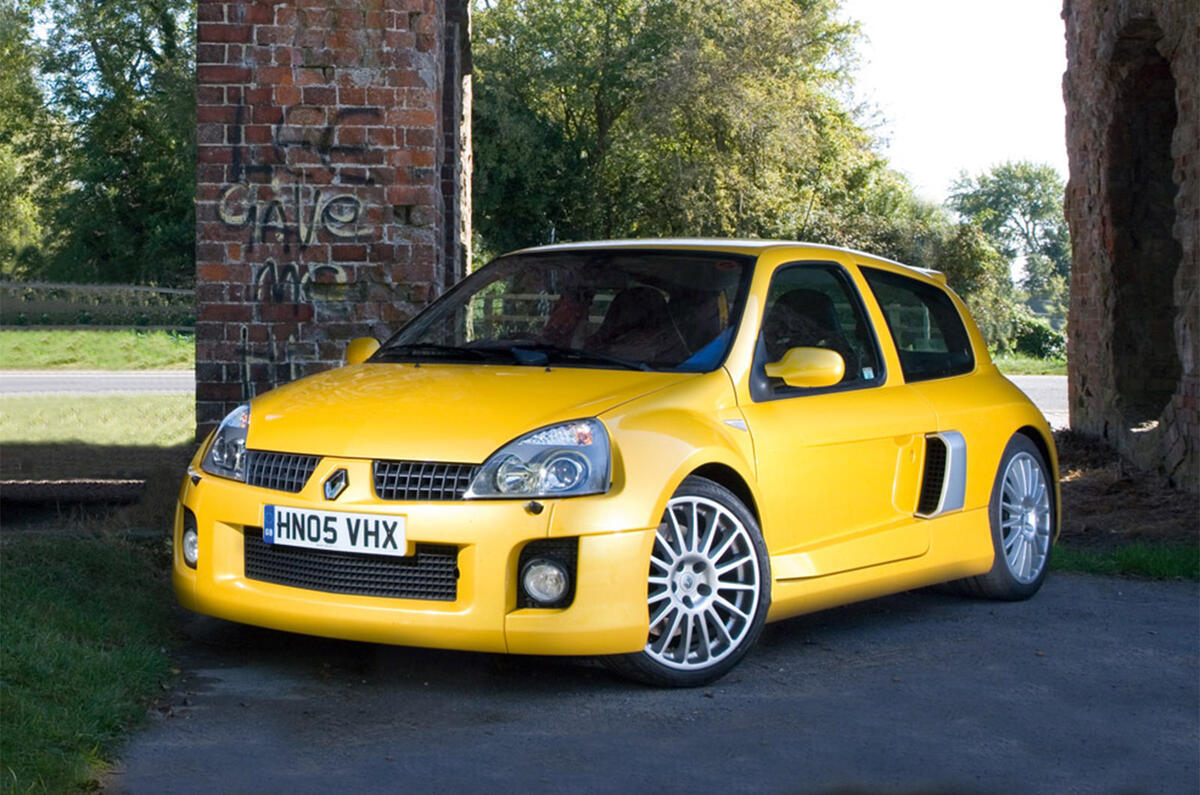 Renault Clio V6 - stationary front Renault Clio V6 - stationary front