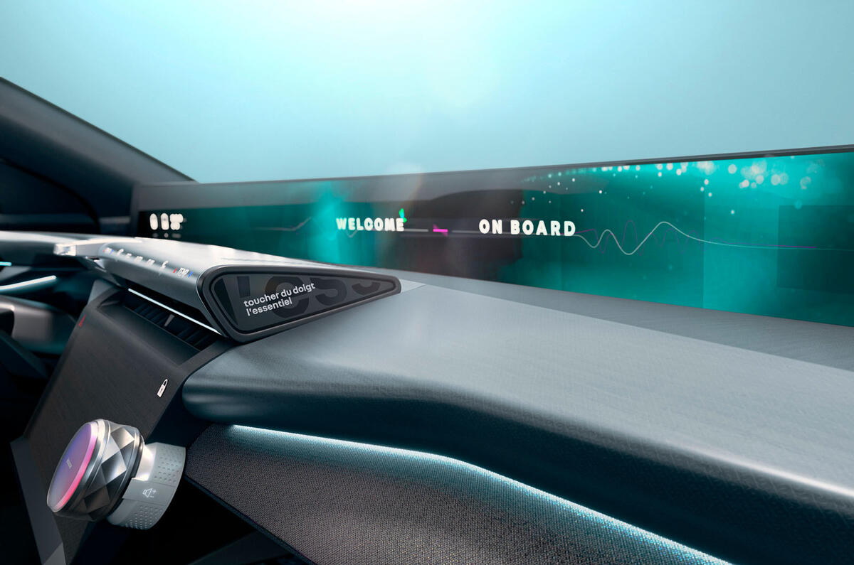 Renault Embleme interior dash screen Renault Embleme interior dash screen