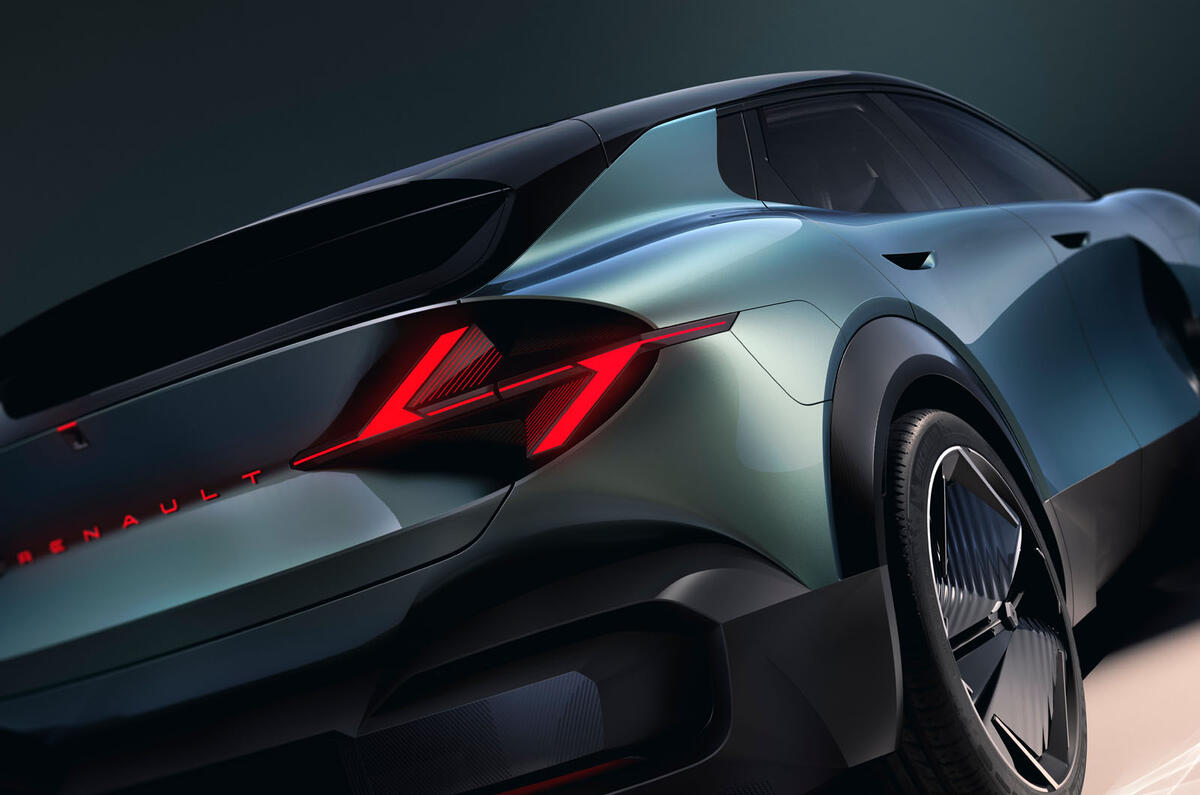 Renault Embleme rear close 2 Renault Embleme rear close 2