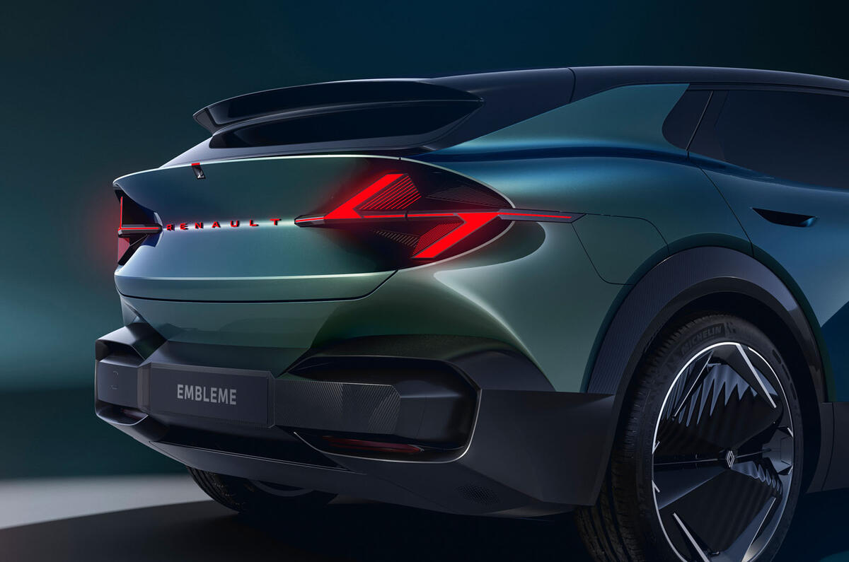 Renault Embleme rear close Renault Embleme rear close