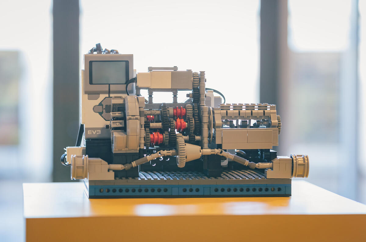 Renault Lego Gearbox Feature 2024   ME 10 Renault Lego Gearbox Feature 2024   ME 10