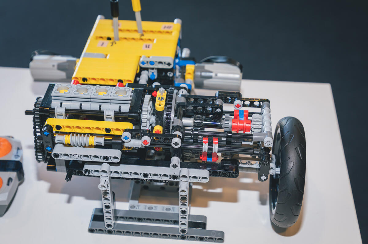 Renault Lego Gearbox Feature 2024   ME 14 Renault Lego Gearbox Feature 2024   ME 14
