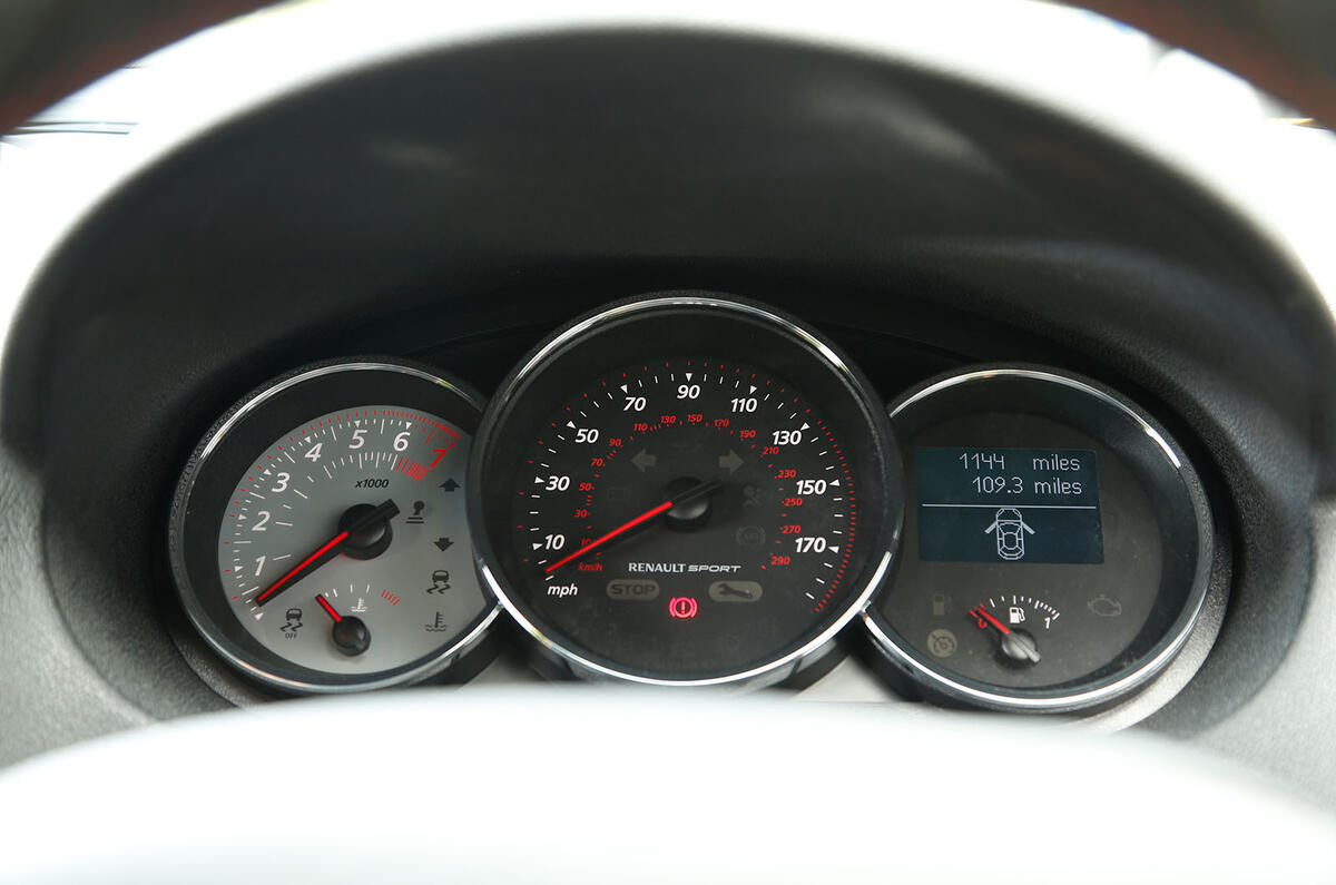 Renault Megane RS dials Renault Megane RS dials