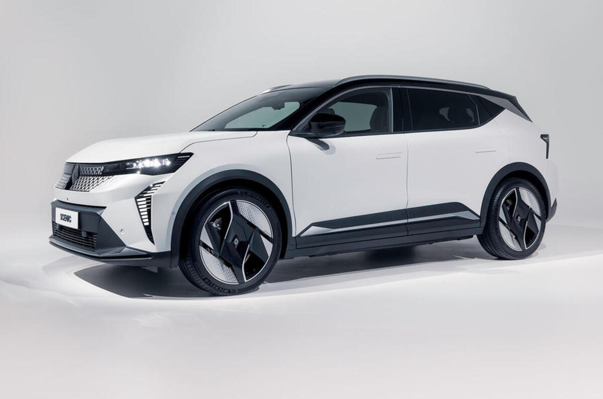 renault scenic 2024 front three quarter