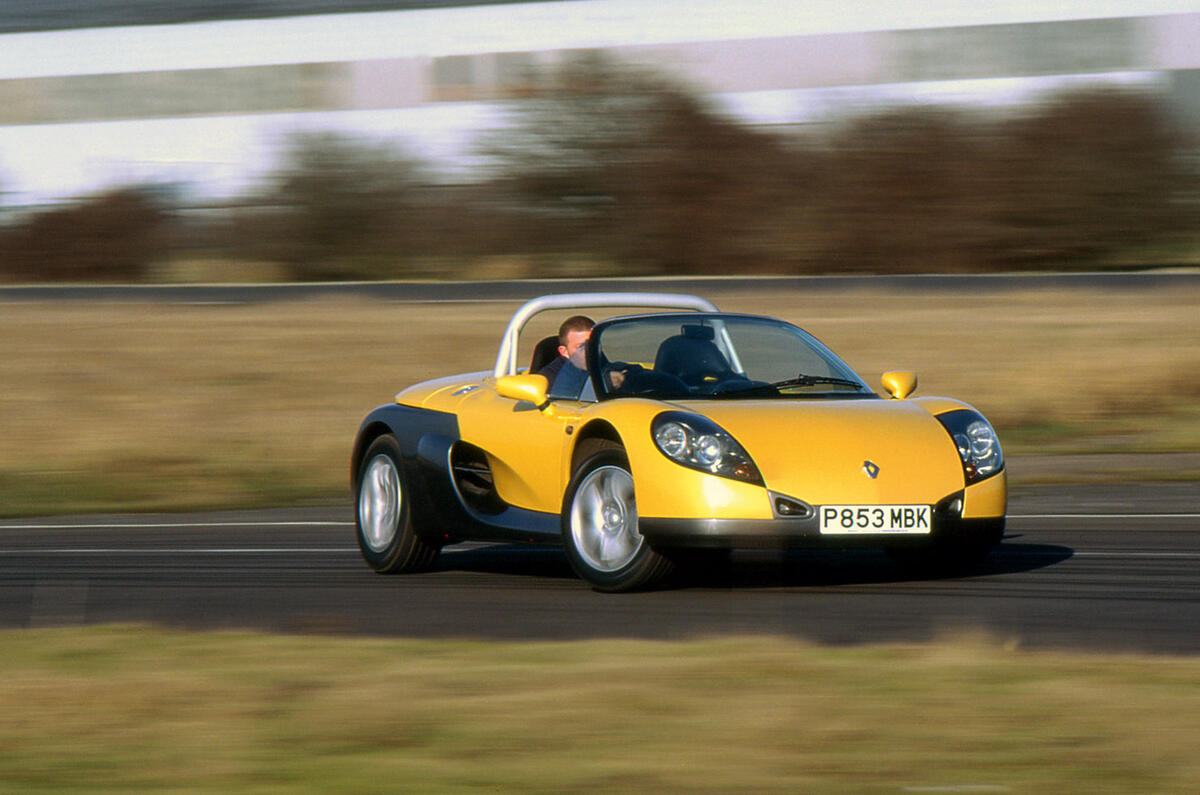 Renault Sport Spider - tracking front Renault Sport Spider - tracking front