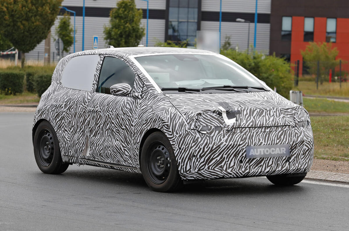 Renault Twingo camo front quarter tracking
