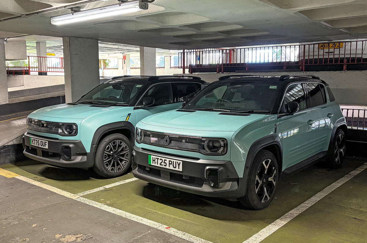Renault 4 twin car park