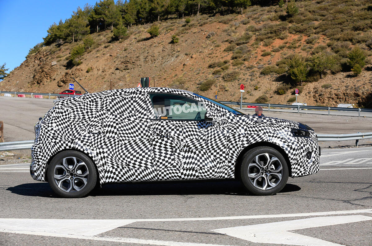 Renault Captur 2019 spied testing - right side