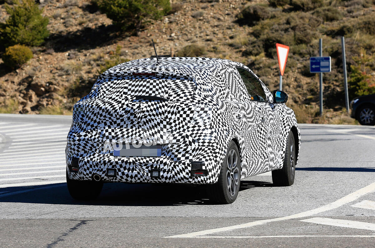 Renault Captur 2019 spied testing - rear