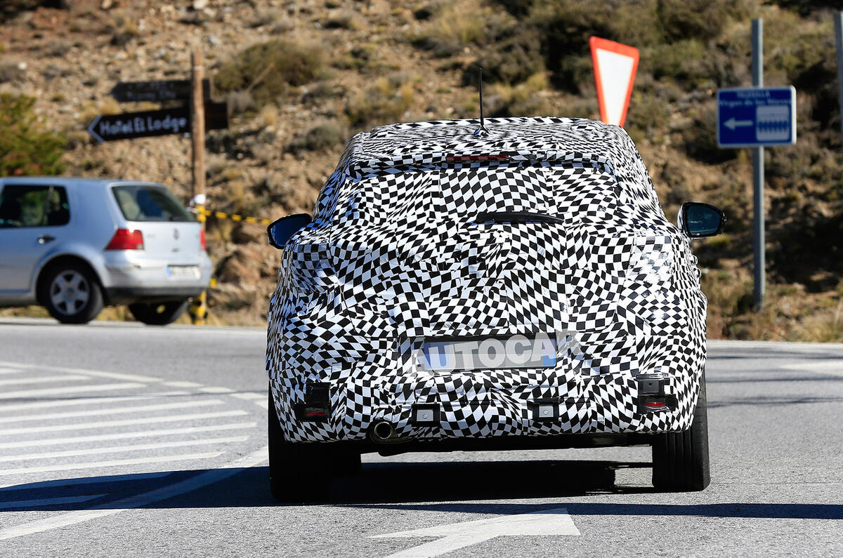 Renault Captur 2019 spied testing - rear end