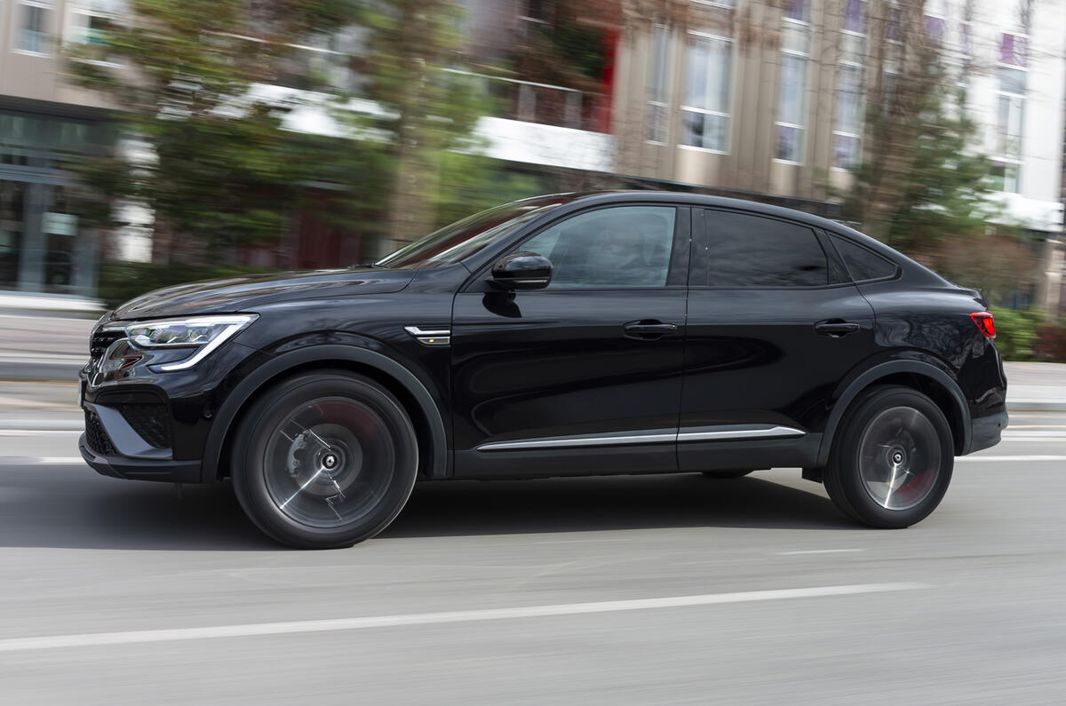 RENAULT CONFIRMS PRICING AND TECHNICAL DETAILS FOR ALL NEW ARKANA HYBRID SUV (3) RENAULT CONFIRMS PRICING AND TECHNICAL DETAILS FOR ALL NEW ARKANA HYBRID SUV (3)